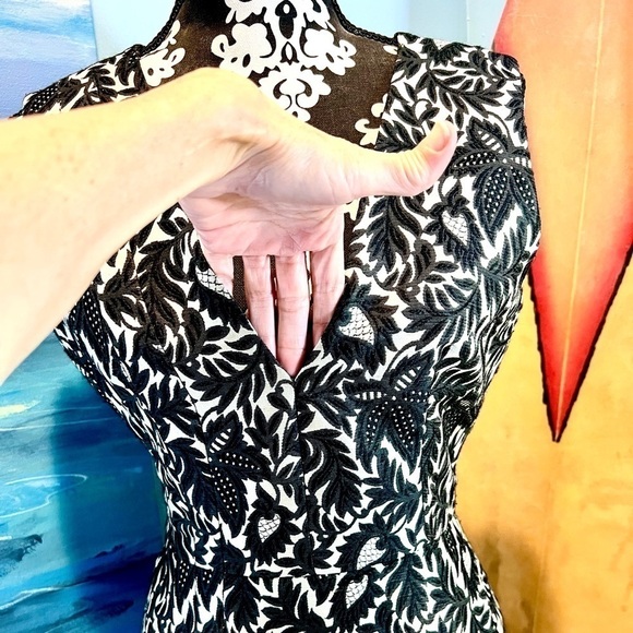 J.Mendel Paris,Stunning,LOW-V CUT, Textured Light Brocade,Low-Front Lip,Size 10 - Picture 7 of 15